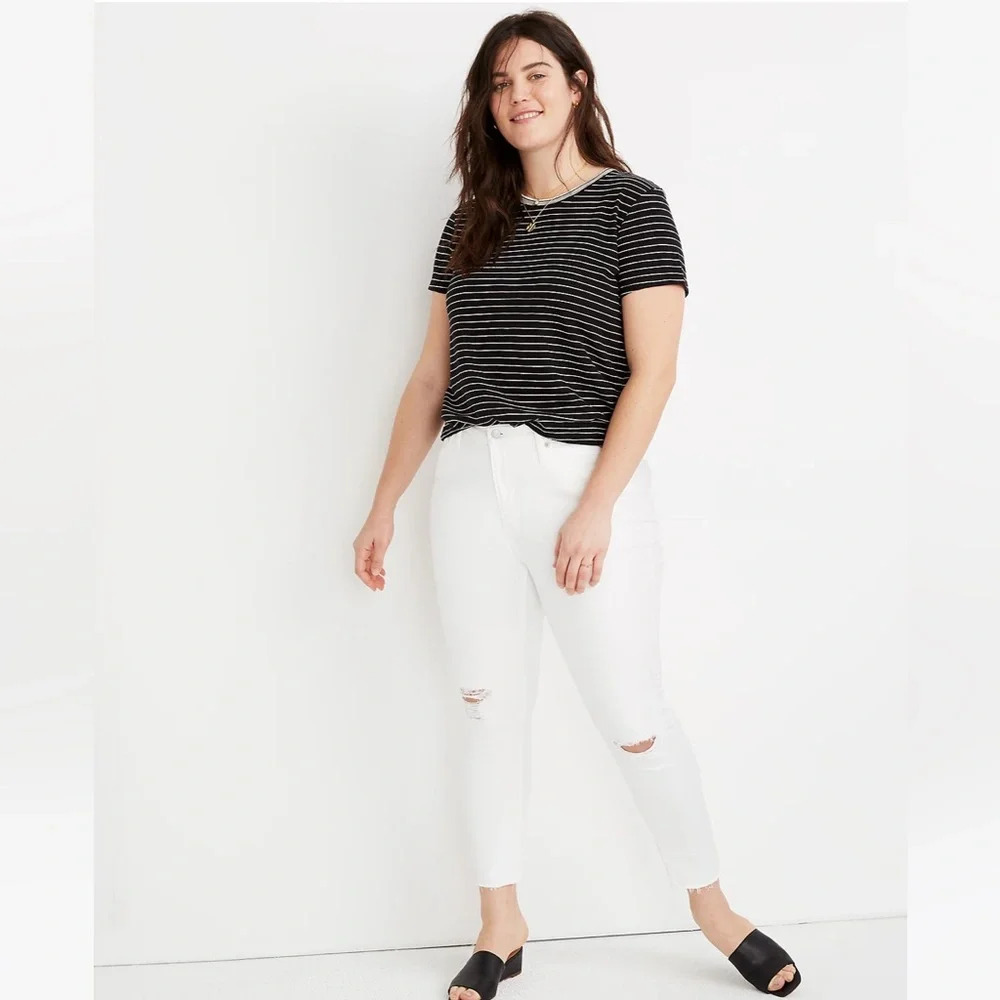 Madewell 9" Mid-Rise Skinny Crop Jeans in Pure  White: Knee-Rip Edition, size 32